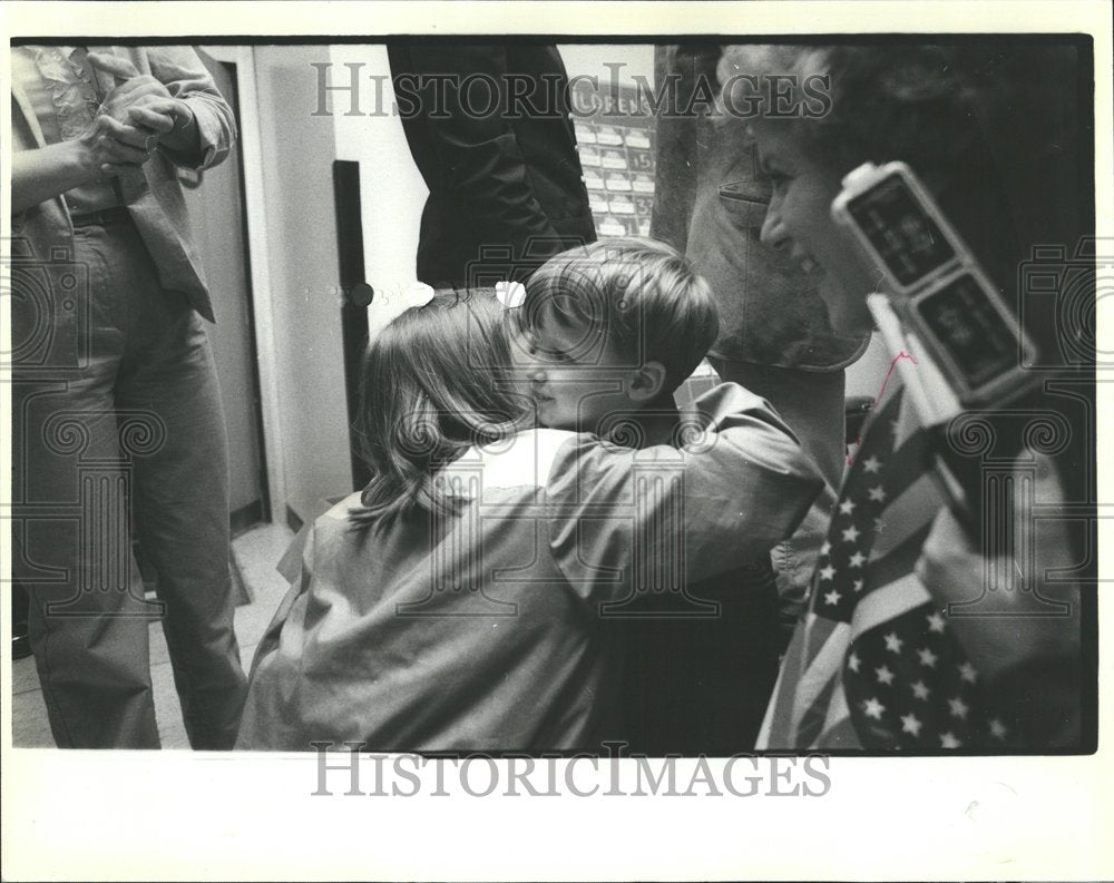 1982 Ulster Children Arrive in Chicago - Historic Images