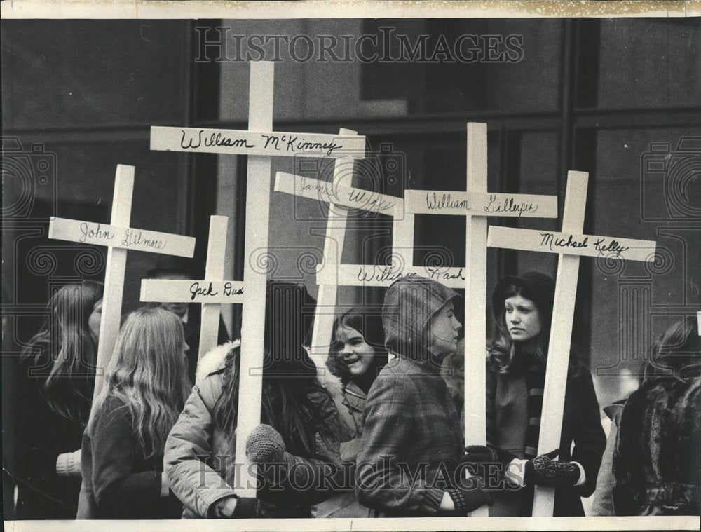 1972 Irish Girls Chicago Civic Center - Historic Images