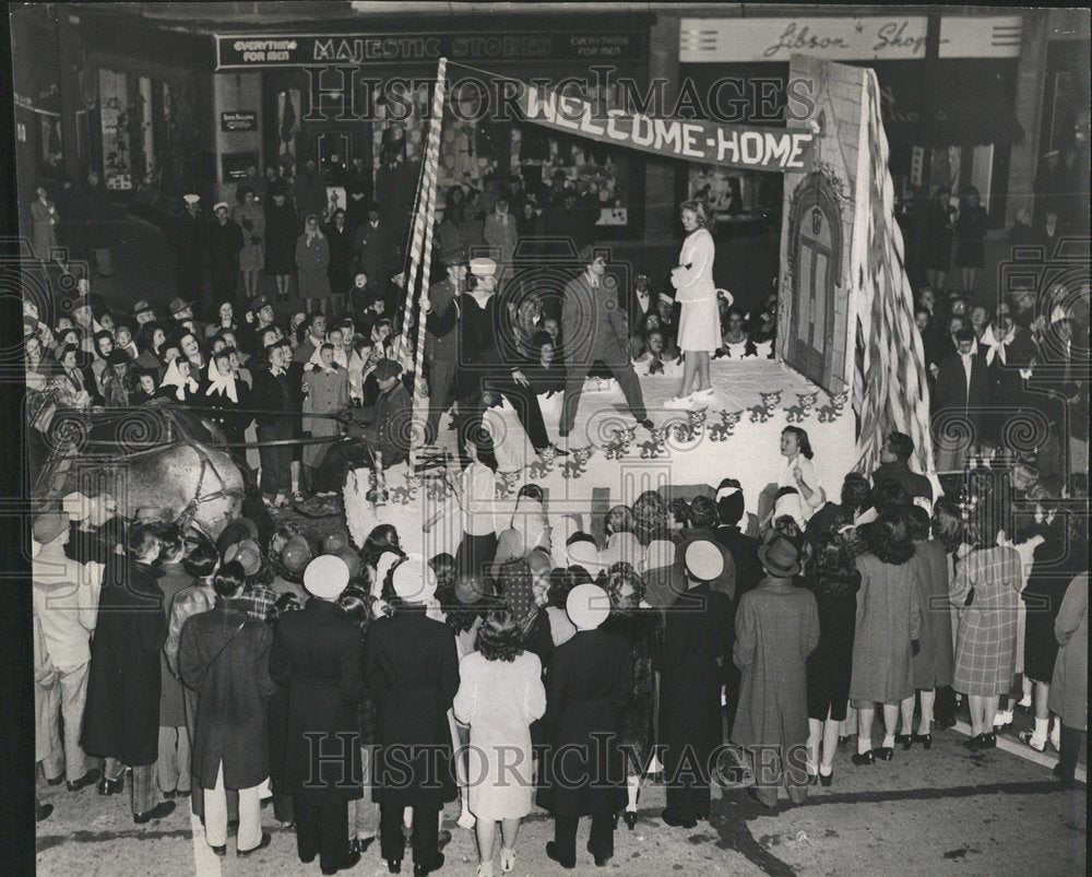 1945 North Western University Degree Float - Historic Images