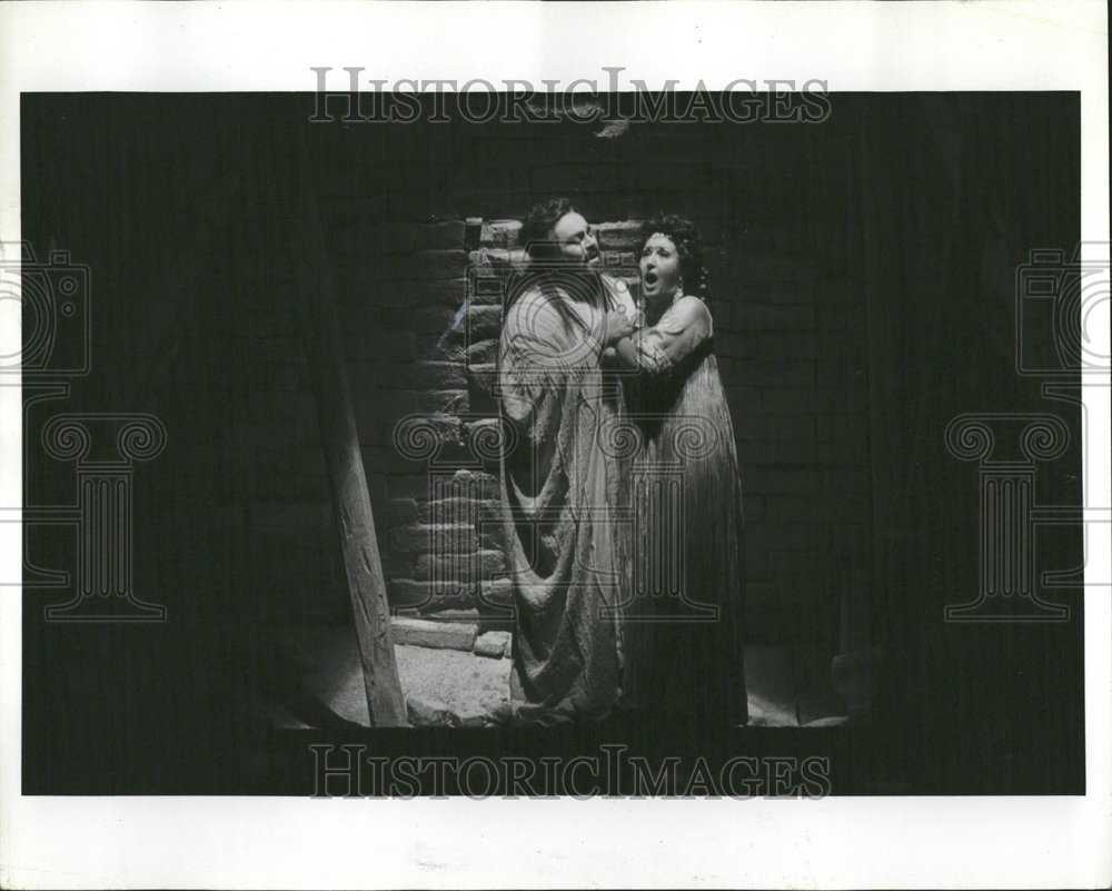 1983 Luciana Pavarothtti Singer Room Scene - Historic Images