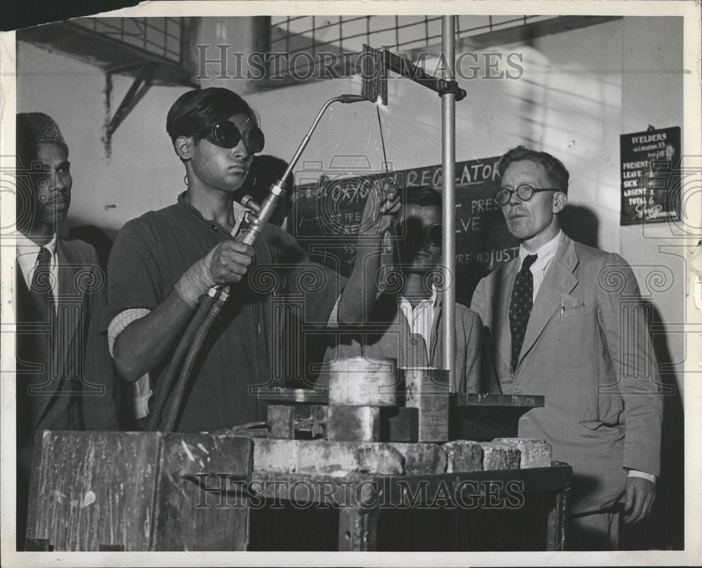 1960 White Man Teaches Pakistani Welder - Historic Images