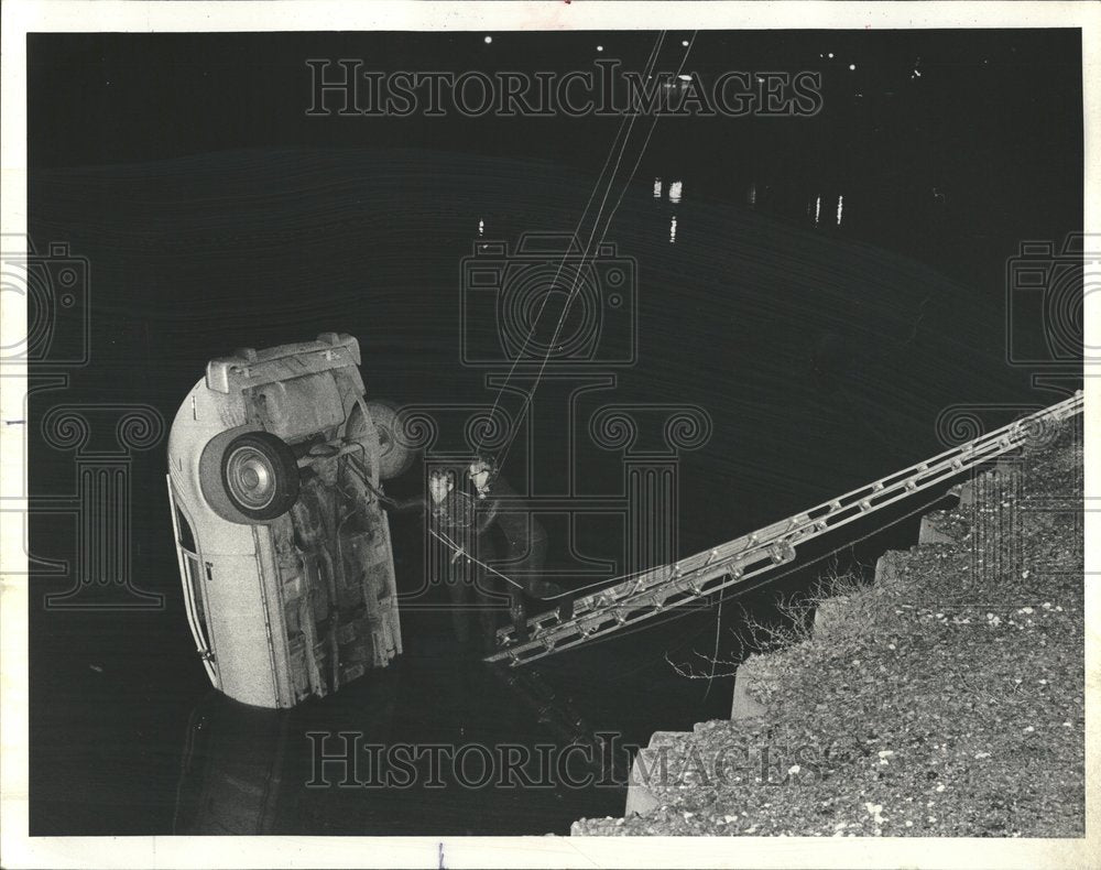 1978 Fire Department Pull Car Out Of Water - Historic Images