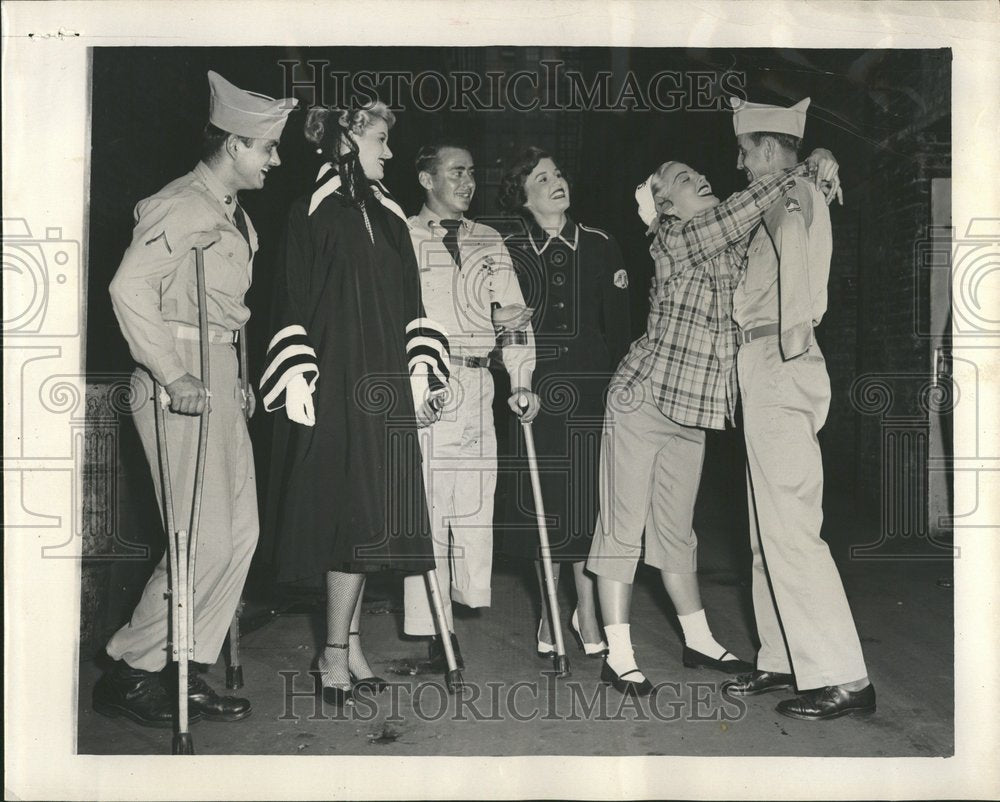 1952 Models And Military Men Guys And Dolls - Historic Images