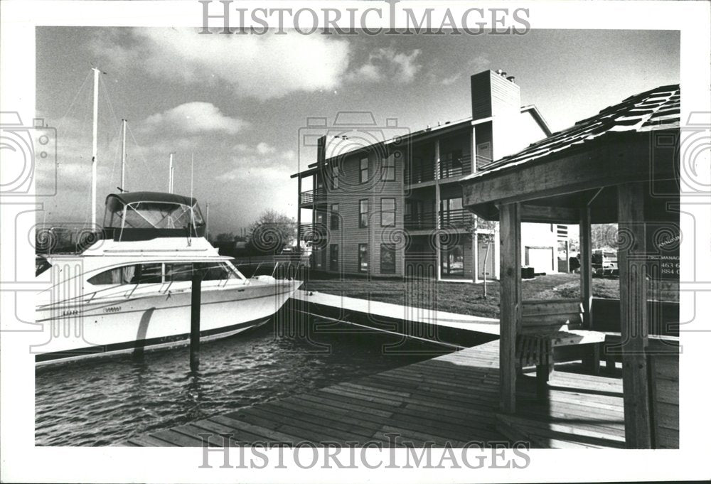 1984 Riverview Club Condos - Historic Images