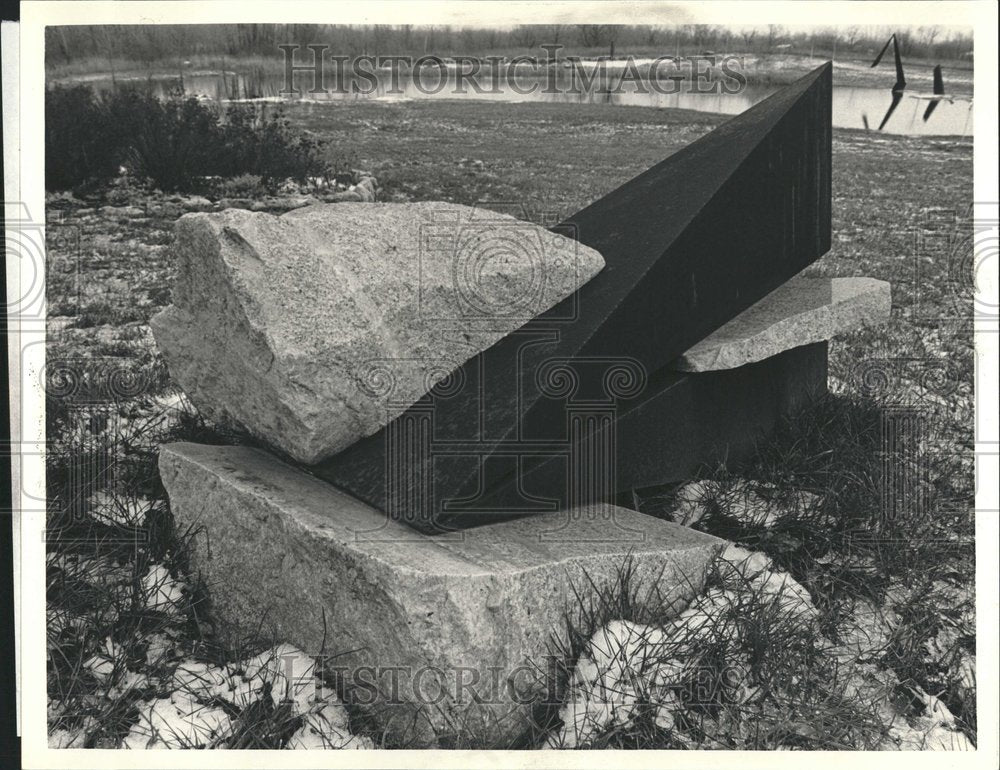 1986 Split Rock Sculpture David Barr - Historic Images