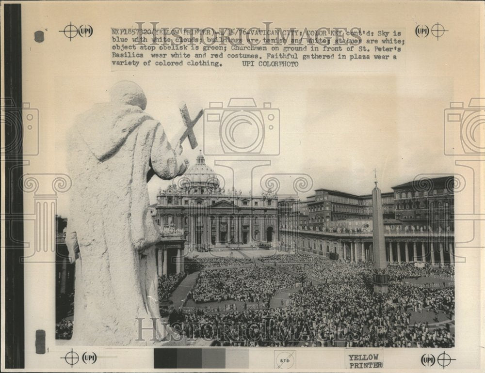 1976 Faithful In Front  St Peter&#39;s Basilia - Historic Images