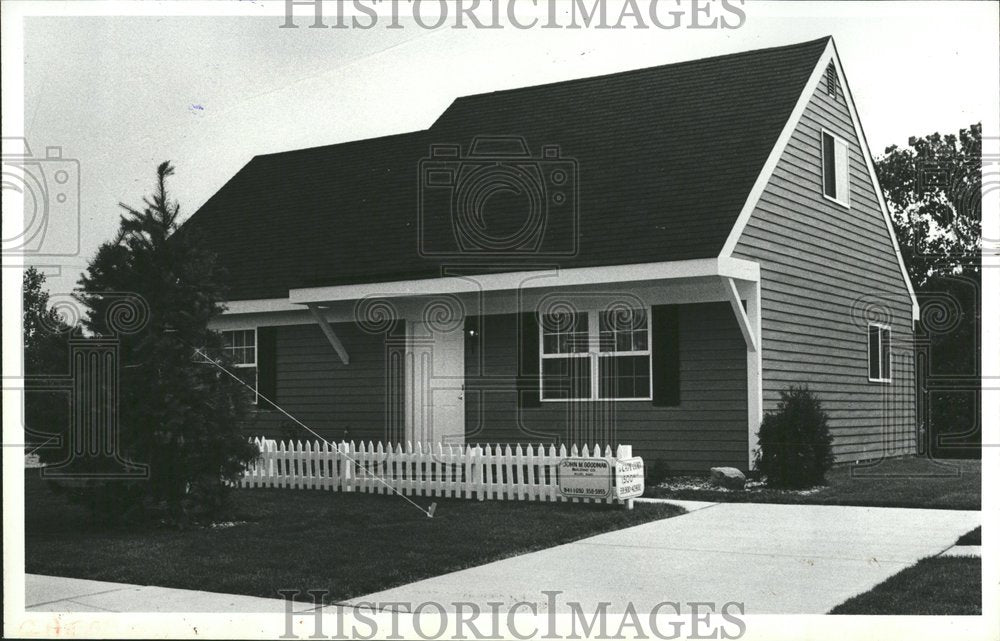 1983 Romulus Housing - Historic Images