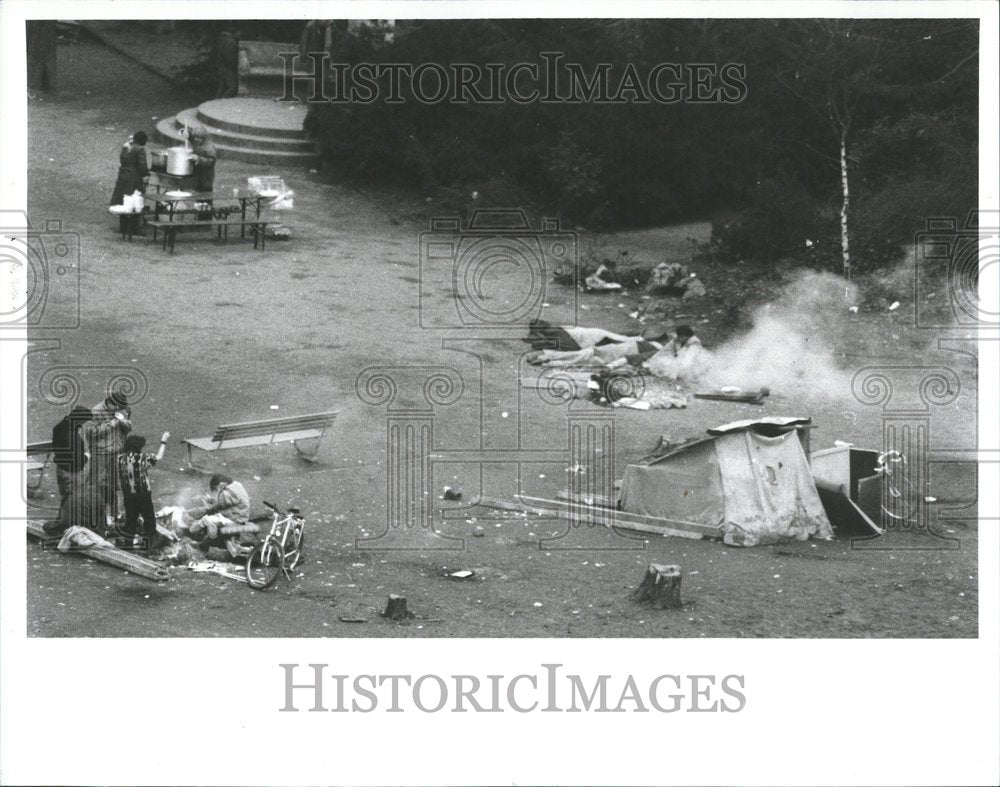 1990 Two Other Shots Women Soap Picnic - Historic Images