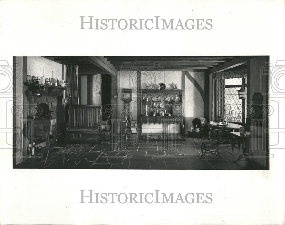 1989 English Cottage Kitchen of the Queen - Historic Images