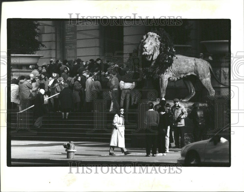 1992 Chicago Art Inst/Christmas/Lion Statue - Historic Images