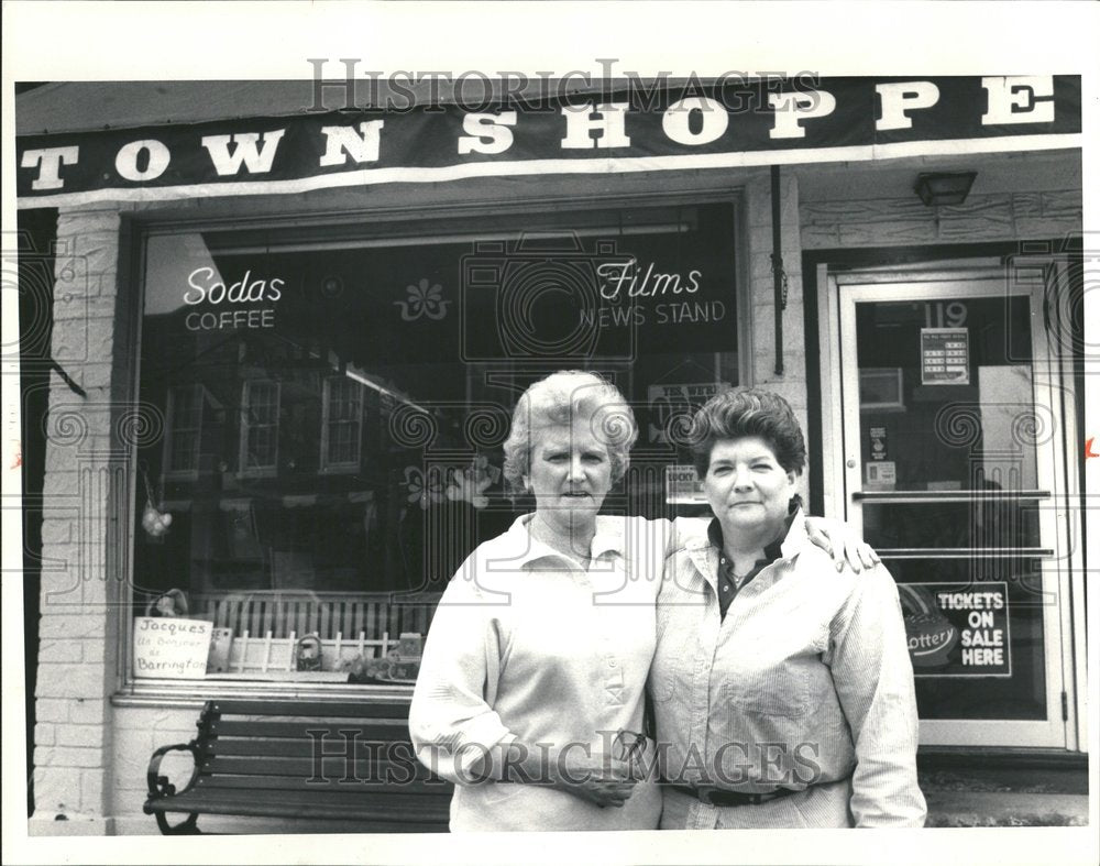 1988 Landmark Towne Shoppe Cafe Anne Foley - Historic Images