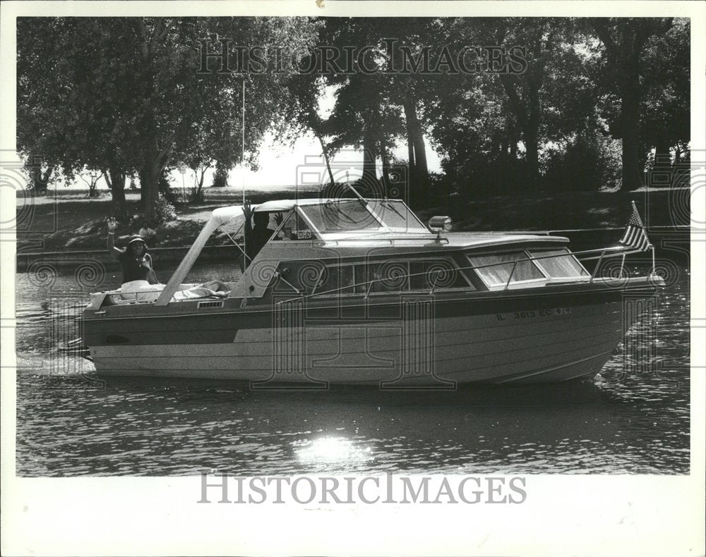 1982 Mr.Olli &amp; family relaxing in 26ft boat - Historic Images