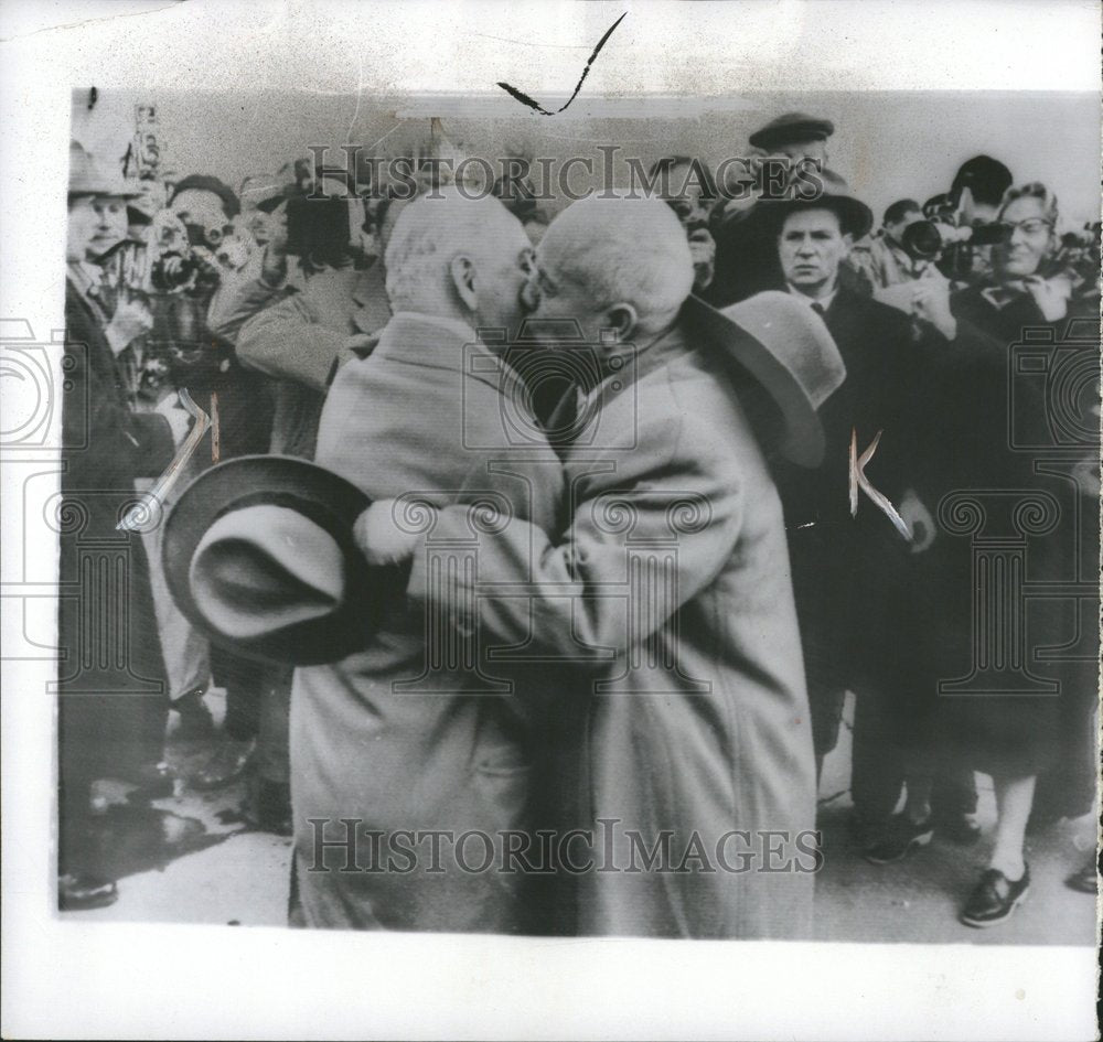 1959 Mr. K Kisses His President - Historic Images