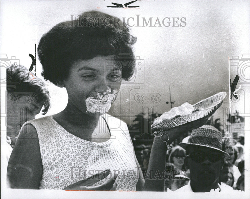 1967 Freedom Festival Pie Eating Contest - Historic Images