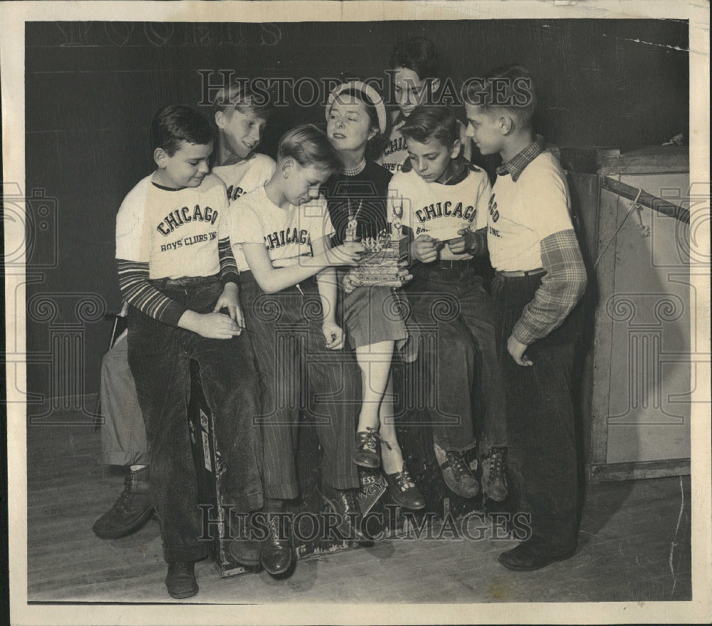 1948 Colleen Moore with members of Chicago - Historic Images