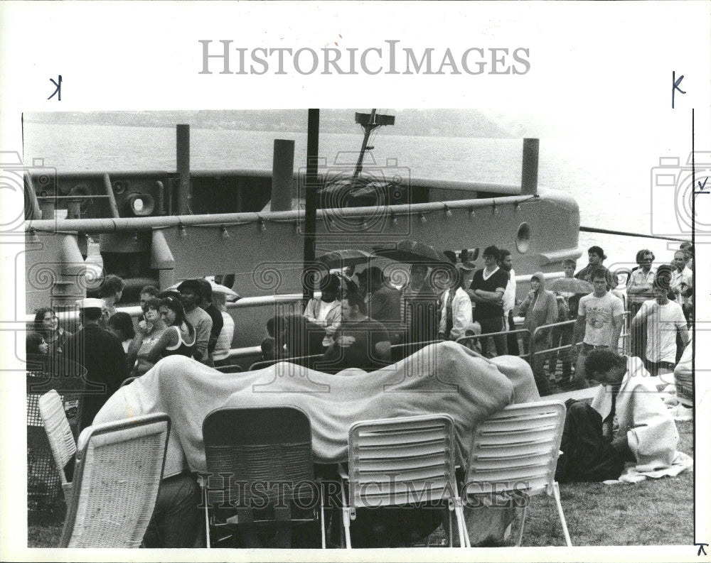 1985 People Watchers Freedom Festival Mich - Historic Images