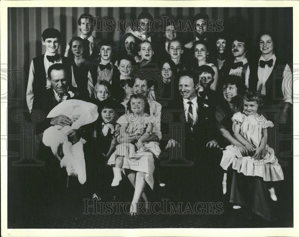 1982 The Wolff family has 17 children, fmyl - Historic Images