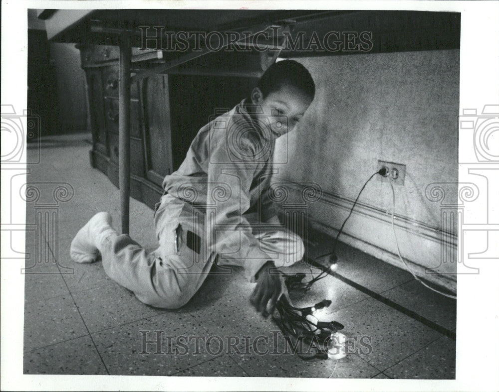 1991 Jeriah Johnson Christmas Light Shelter - Historic Images