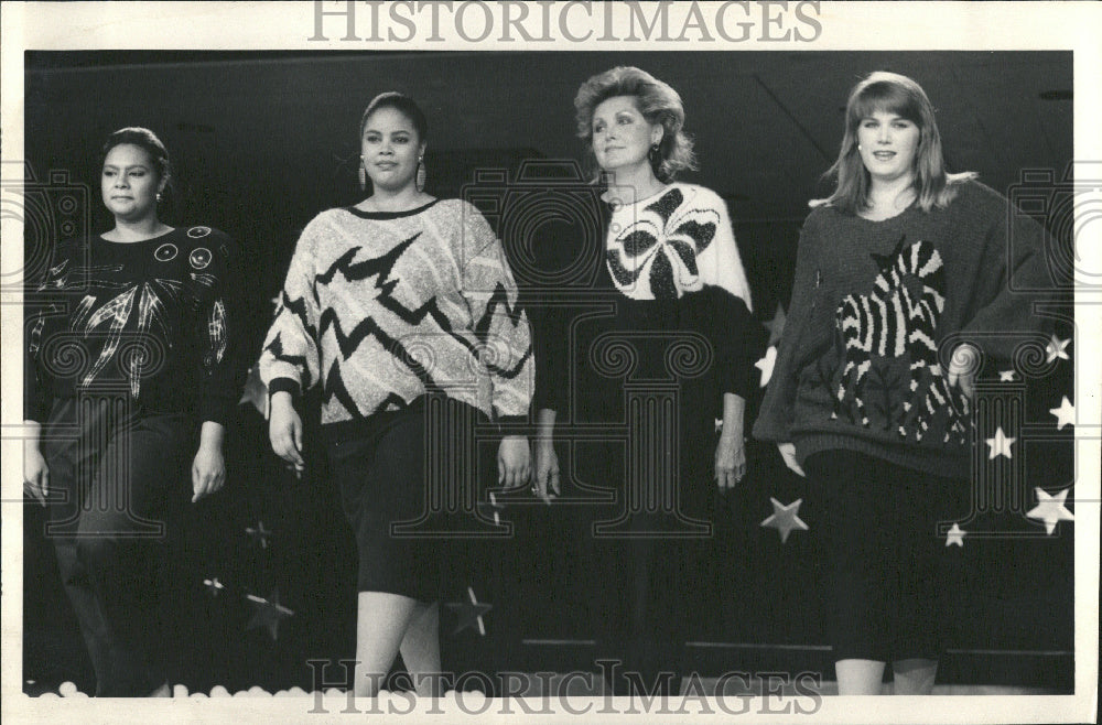 1987 Full figured women strut their stuff - Historic Images