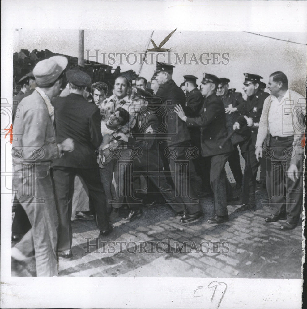 1953 Brooklyn Waterfront riots. - Historic Images