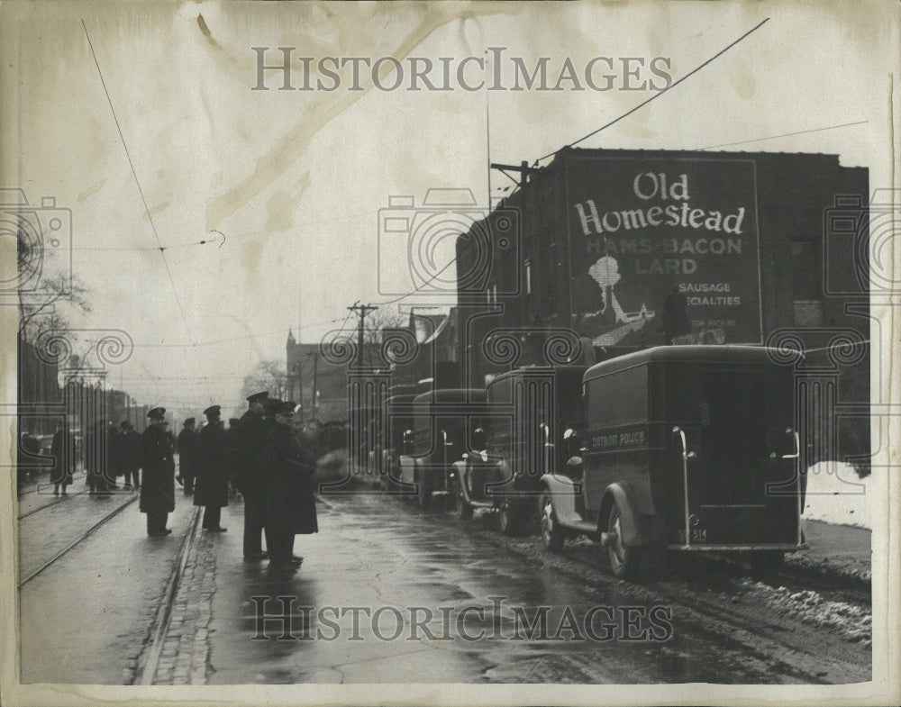 1937 Police evicting sitdowners at Newton - Historic Images