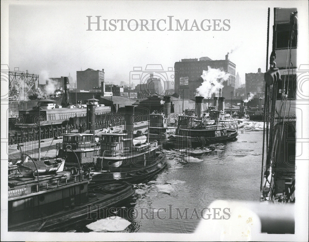 1946 Barrow Street Strikes Hudson River - Historic Images