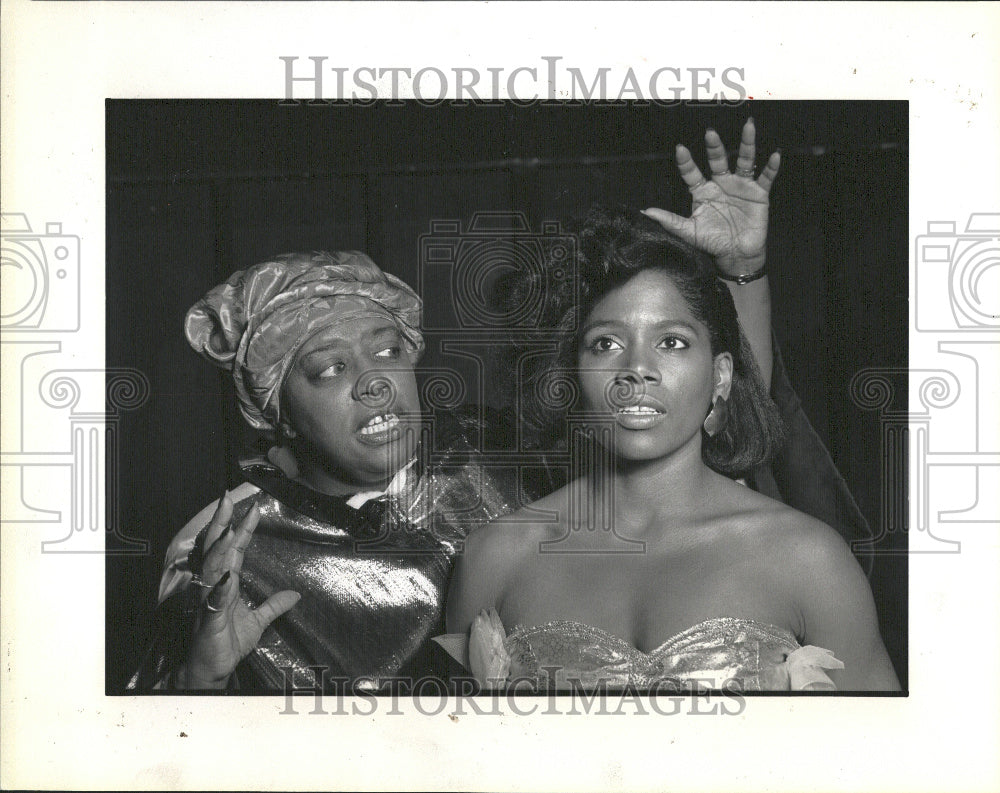 Bridgete Taylor Cinderella Soul N Beacon - Historic Images