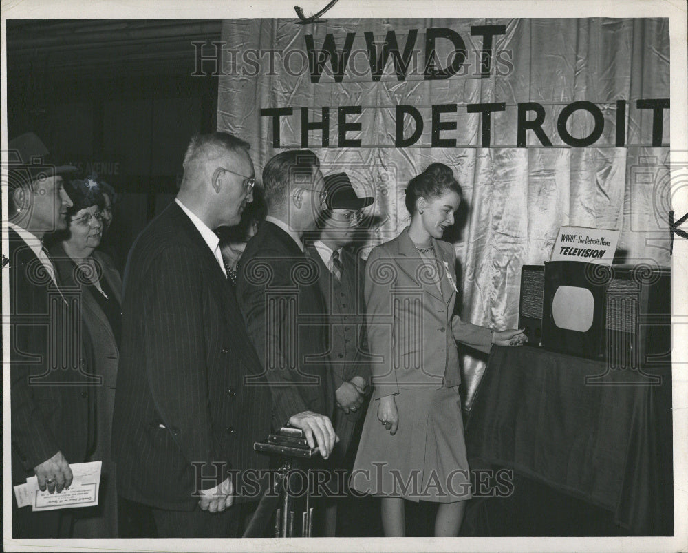 1946 News Booth Convention Hall Bundart - Historic Images