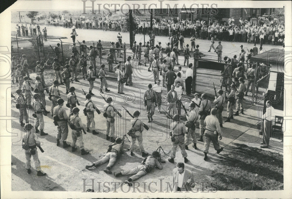 1948 Strike National Guardsmen Bayonets Gun - Historic Images