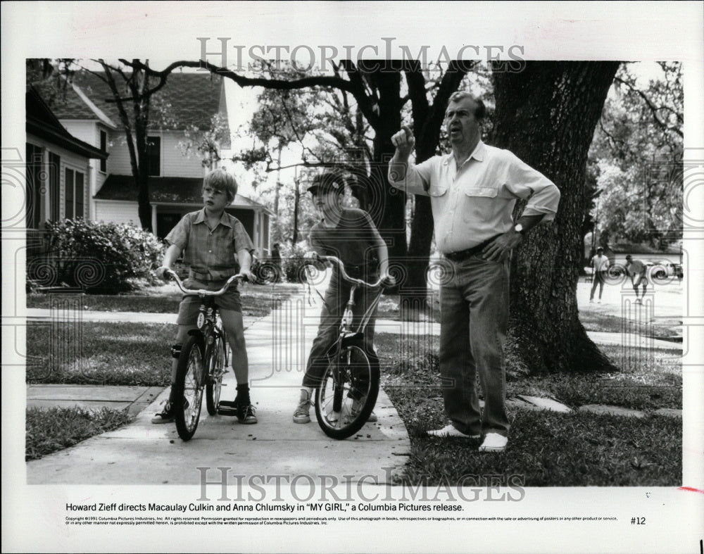 1992 Macaulay Culkin Anna Chlumskyt Girl - Historic Images