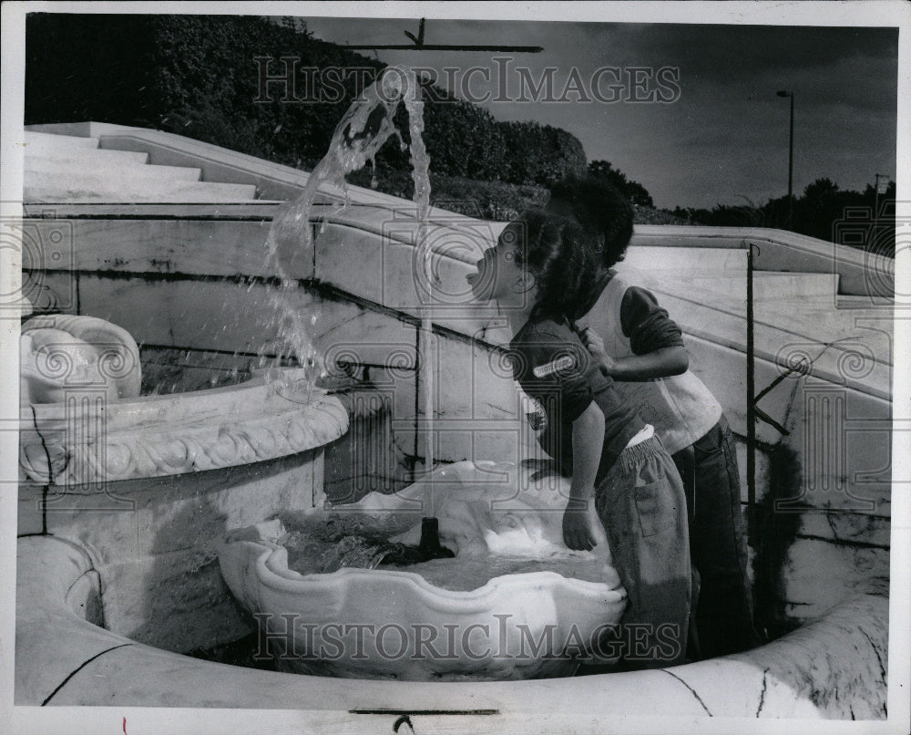 1977 Belle Isle Scott Fountain Detroit - Historic Images