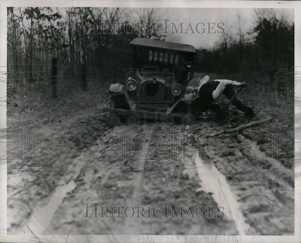 1965 Man Mud Road Old Dodge Shovel - Historic Images