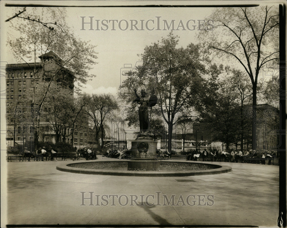 1935 Russel A Alger Fountain - Historic Images