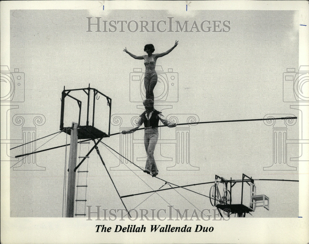 1993 Delilah Wallenda Duo Aerialist Walk - Historic Images