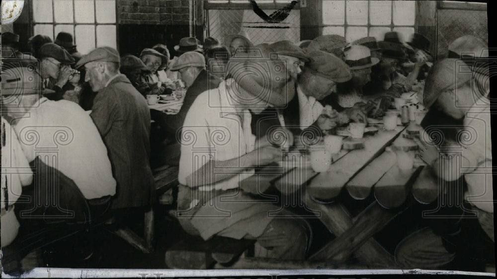 1931 Fisher Lodging House People Eats Food - Historic Images