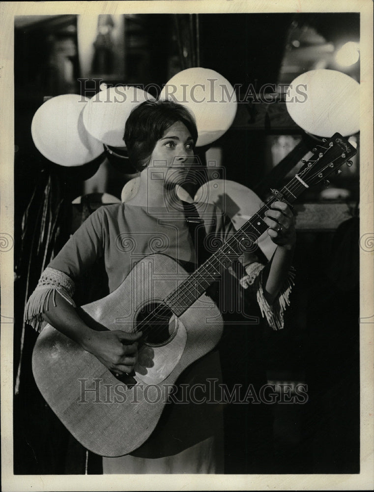 1968 Folk Singer Judy Collins Hootenanny - Historic Images