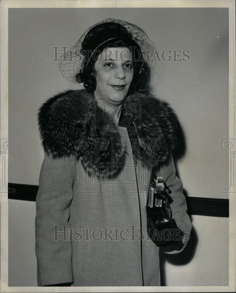 1947 William Lillian Jacobs Embezzler - Historic Images