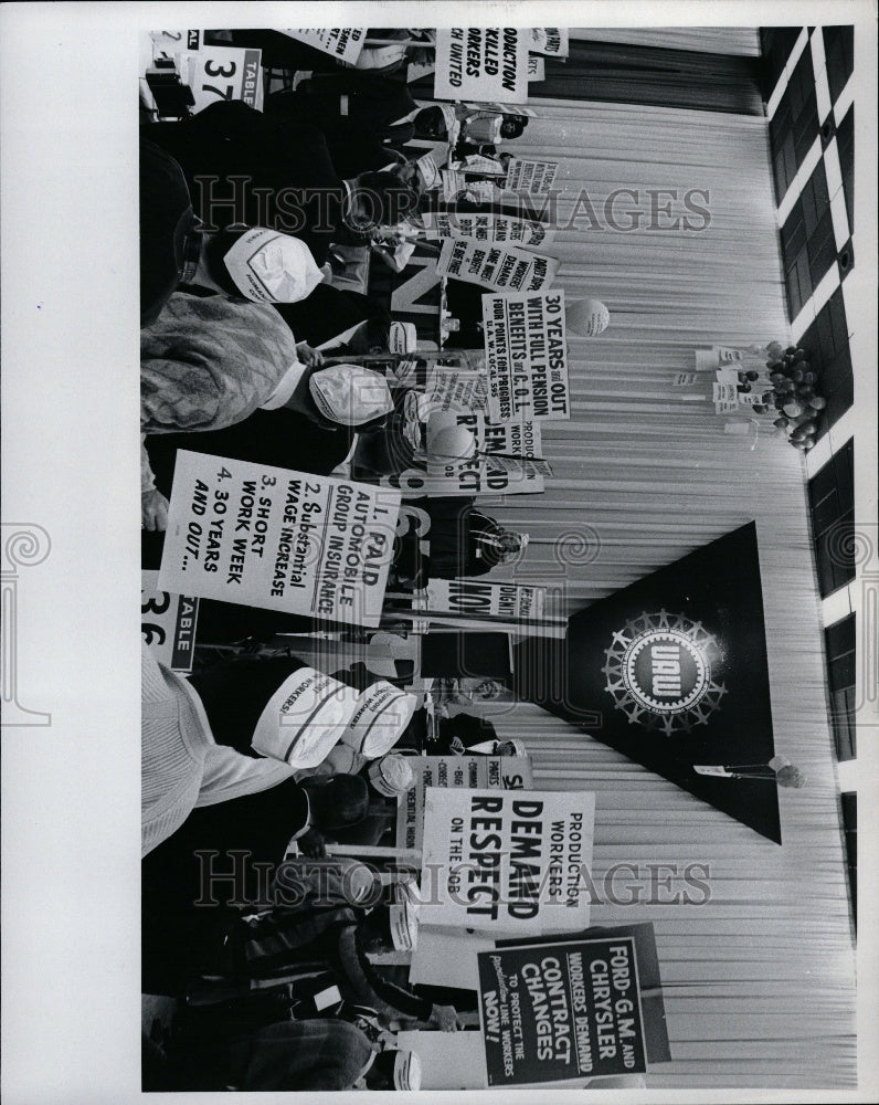 1967 UAW Convention In Detroit - Historic Images
