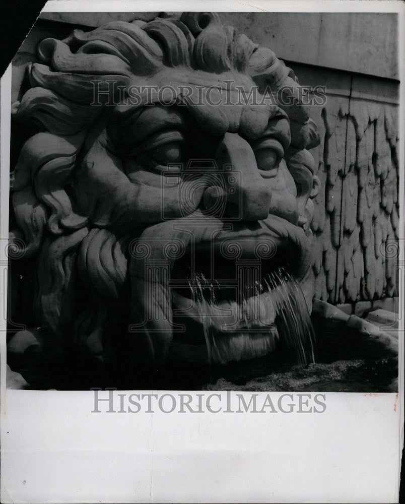 1946 Scott Fountain, Bille Isle - Historic Images