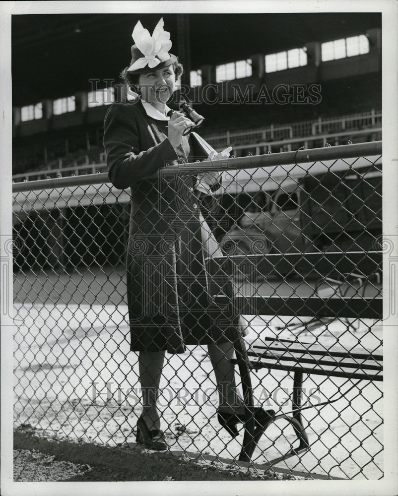 1941 Mrs.Carlton Higbir Detroit Society - Historic Images