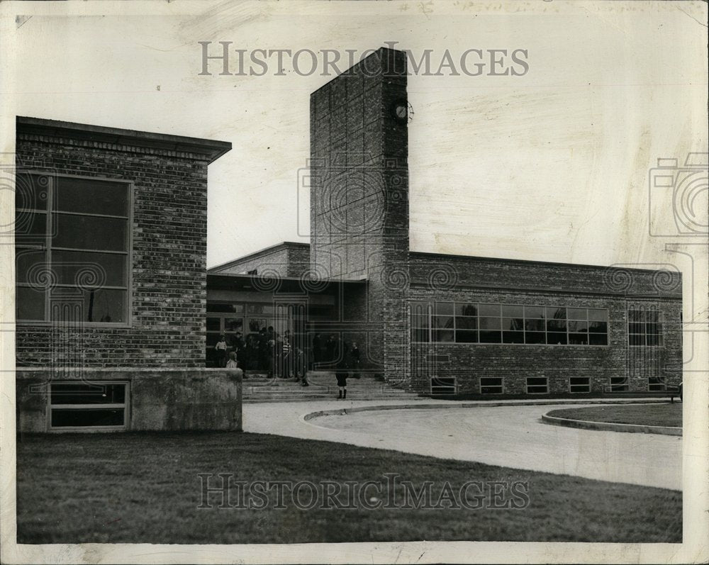 1940 New Crow Island School Steel Titanic - Historic Images