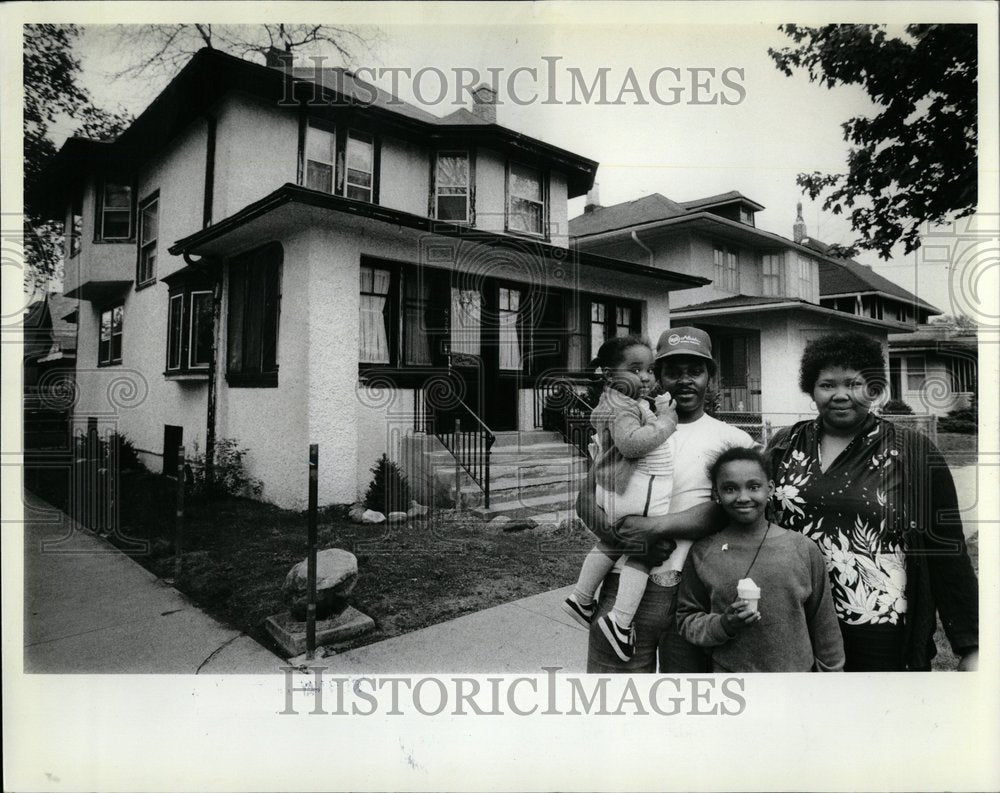 1982 House Bonha Loyna Daughter Jim Human - Historic Images