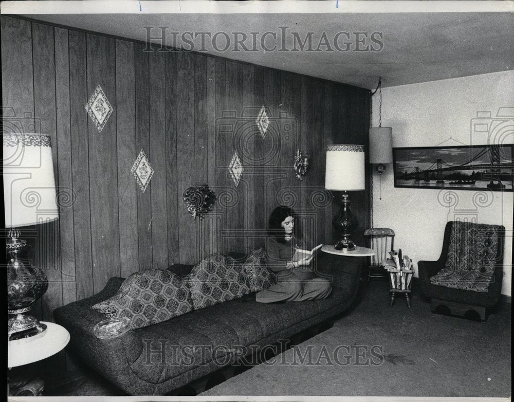 1976 Realtor Mike Londis Chicago HomesTypes - Historic Images