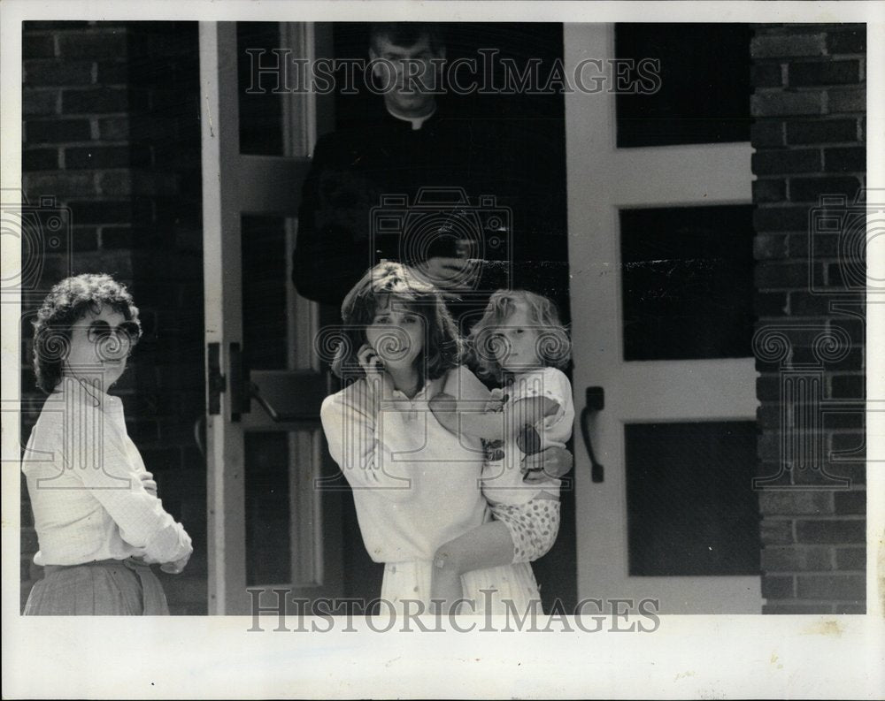 1988 Hubbard Woods School Winnetka Mother - Historic Images