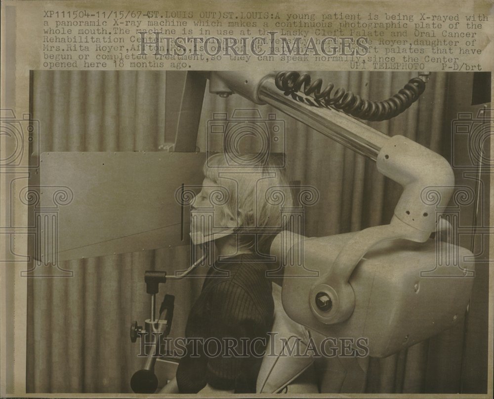 1967 St Louis X-ray Machine Patients - Historic Images