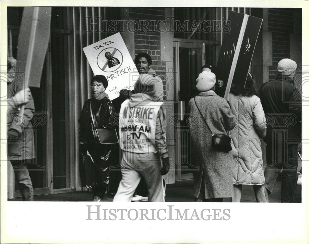 1987 Writer Guild America First Day Strike - Historic Images