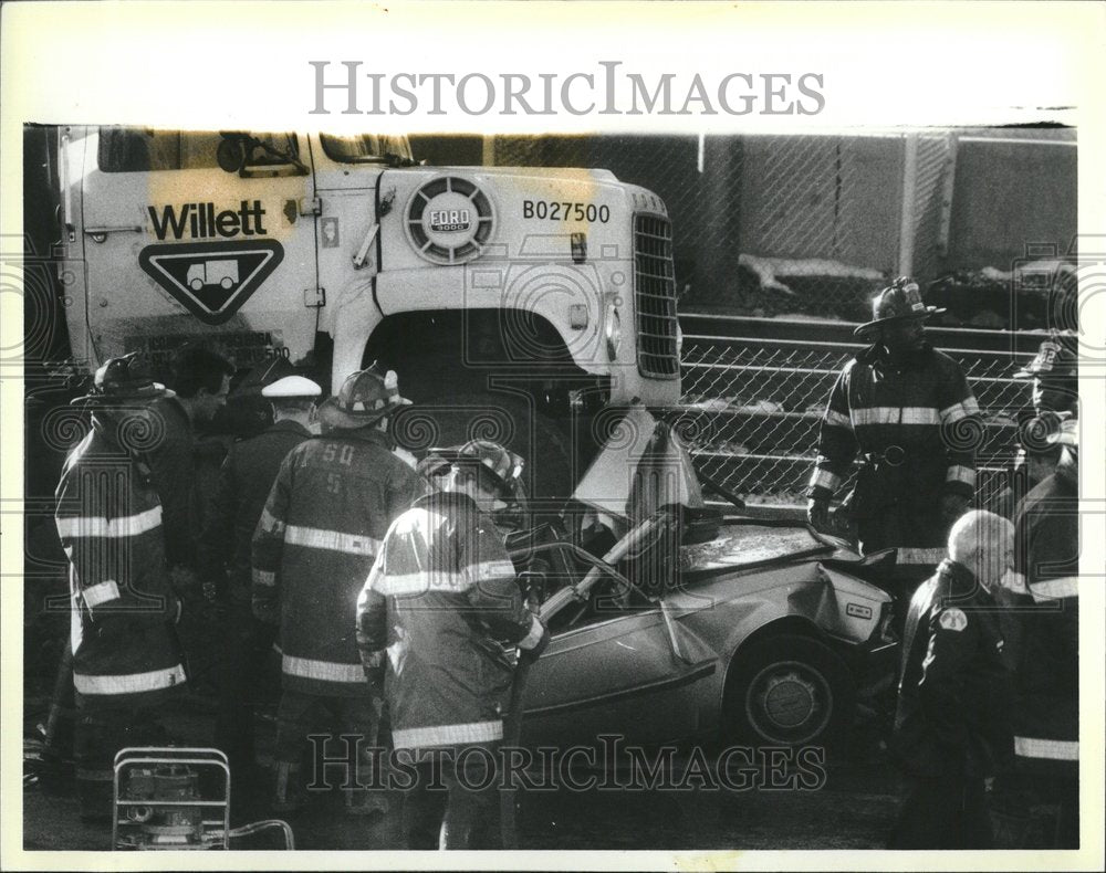 1987 Run Auto Accident Small Huge Truck - Historic Images