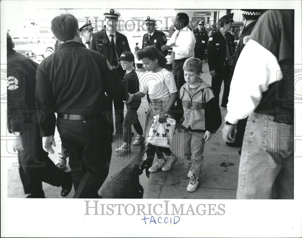 1992 Accident Effecr Rescue Worker Child - Historic Images