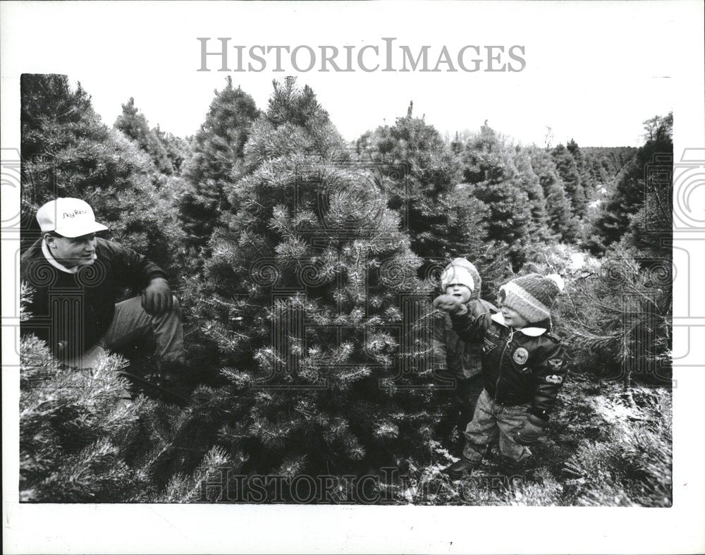 1991 Christmas Tree Tammy Doug Real Yule - Historic Images