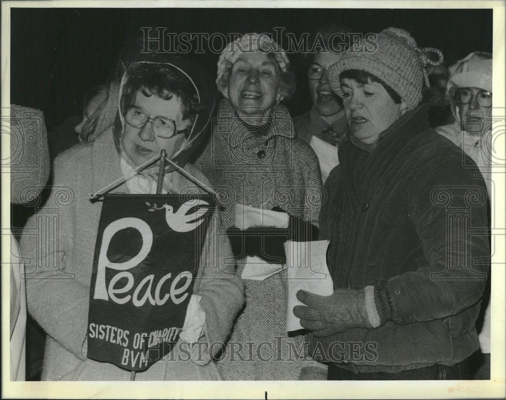 1984 Memorial Day Mary Camdle Service Peace - Historic Images